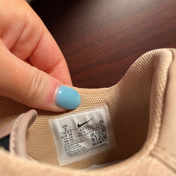 Nike Air Force 1 - Picture 8 of 10